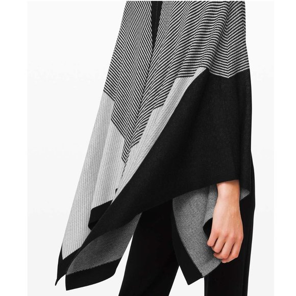 Lululemon Here for Serenity Wrap / One Size / Black White Cashlu - Picture 4 of 7